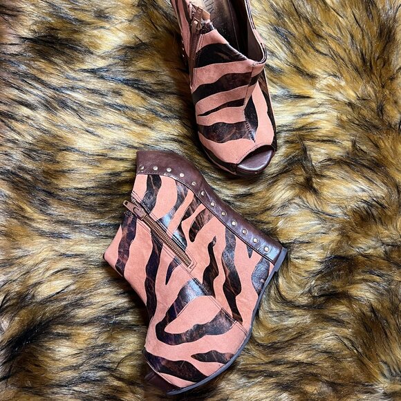 Brown and Black Wedge Shoes with Strappy Design and Smooth Finish - Picture 1 of 4